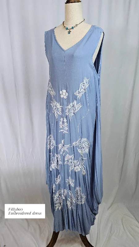 Fillyboo - Story Of Seeker Maxi Dress in Blue Floral size Small Fashionable Faux Wrap Maxi Dress