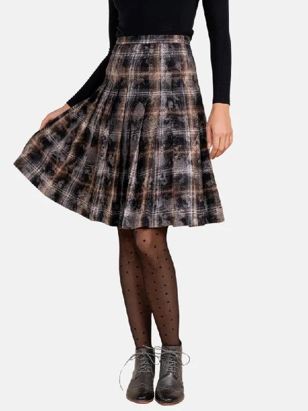 Praia Pleated Skirt in Black Plaid slim fit skirt